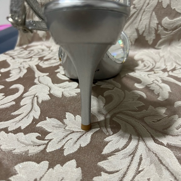 Sizzle silver decorative heels - Picture 5 of 9